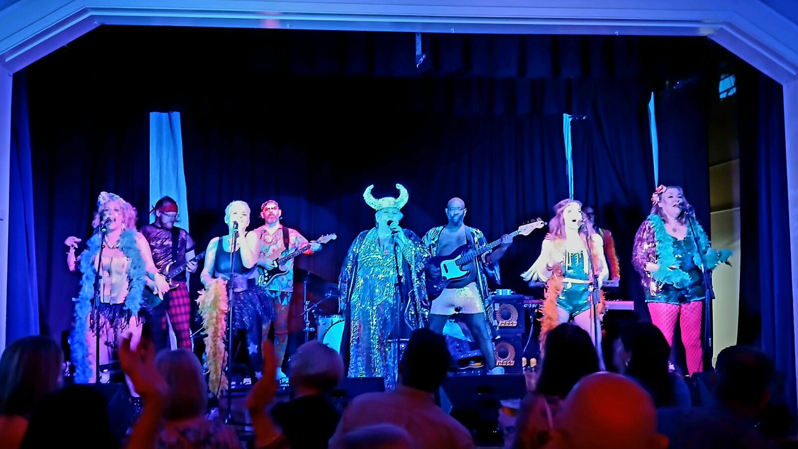 REVIEW: DOREEN DOREEN, LONG ASHTON COMMUNITY CENTRE – ‘SMILES, TEARS AND DANCE MOVES’