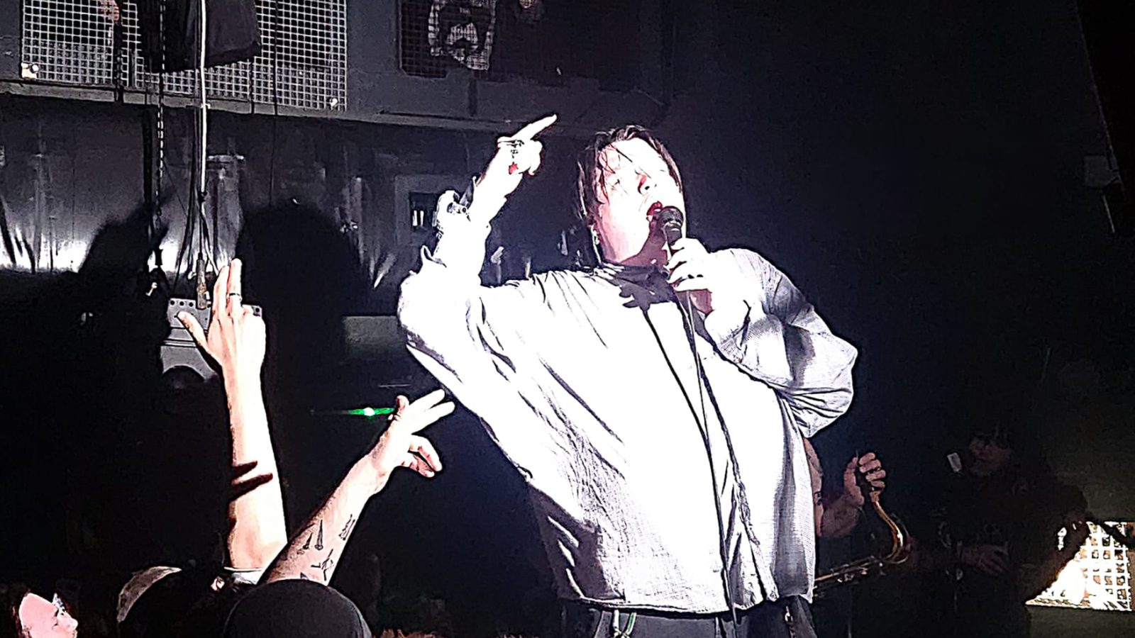 REVIEW: KNIVES, THEKLA – ‘BARELY DRAWS BREATH’